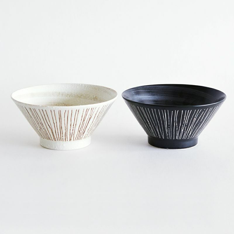 十草彫り丼 白もございます