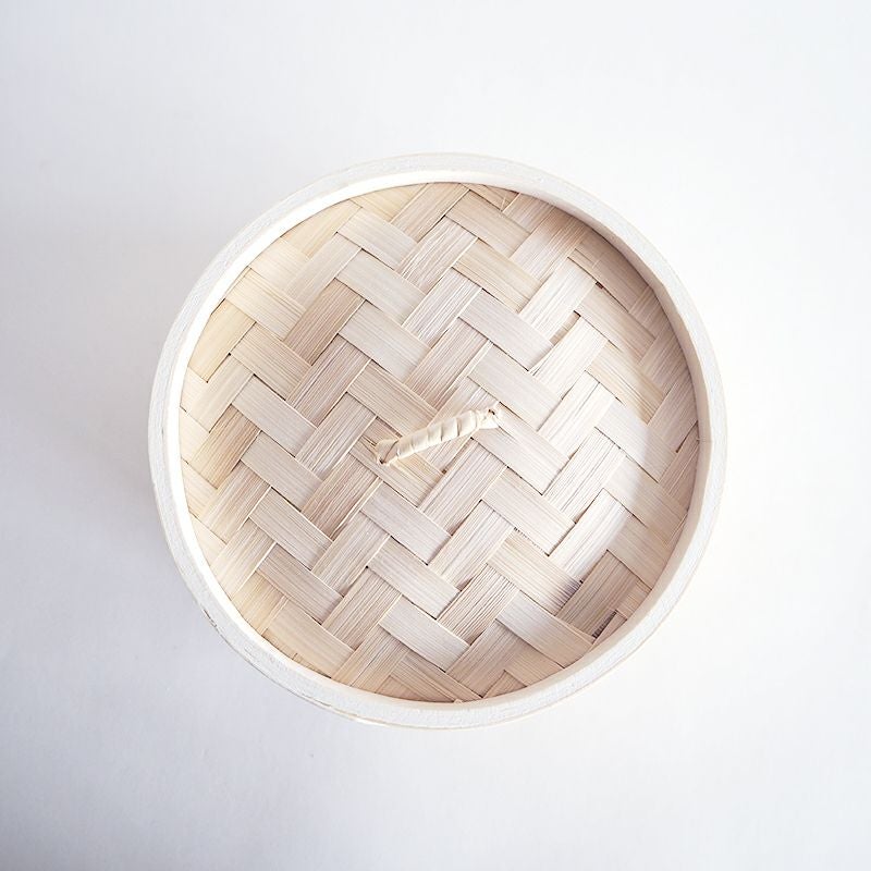 丁寧に編み込まれた蓋です