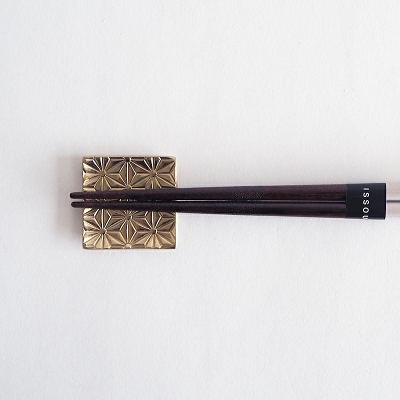 ゴールドがスタイリッシュな印象