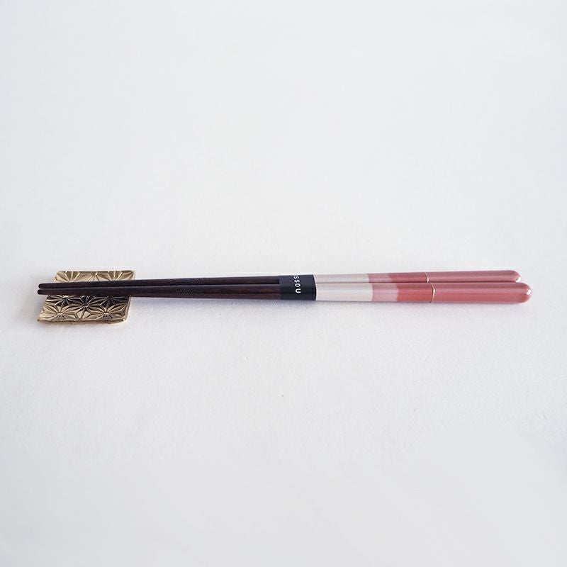 ゴールドがスタイリッシュな印象