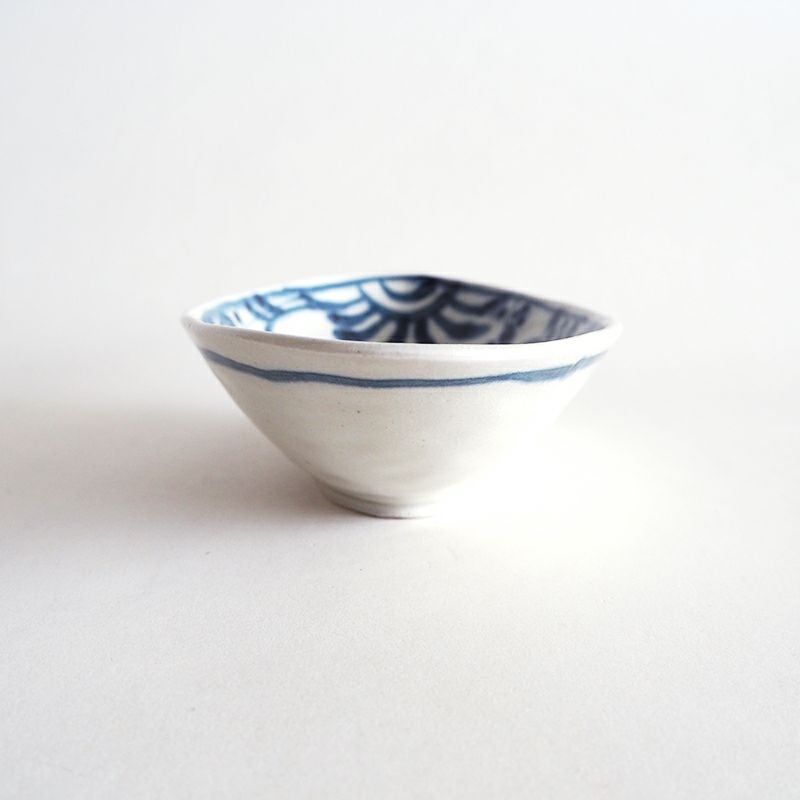 側面の線はうつわを引き締めます