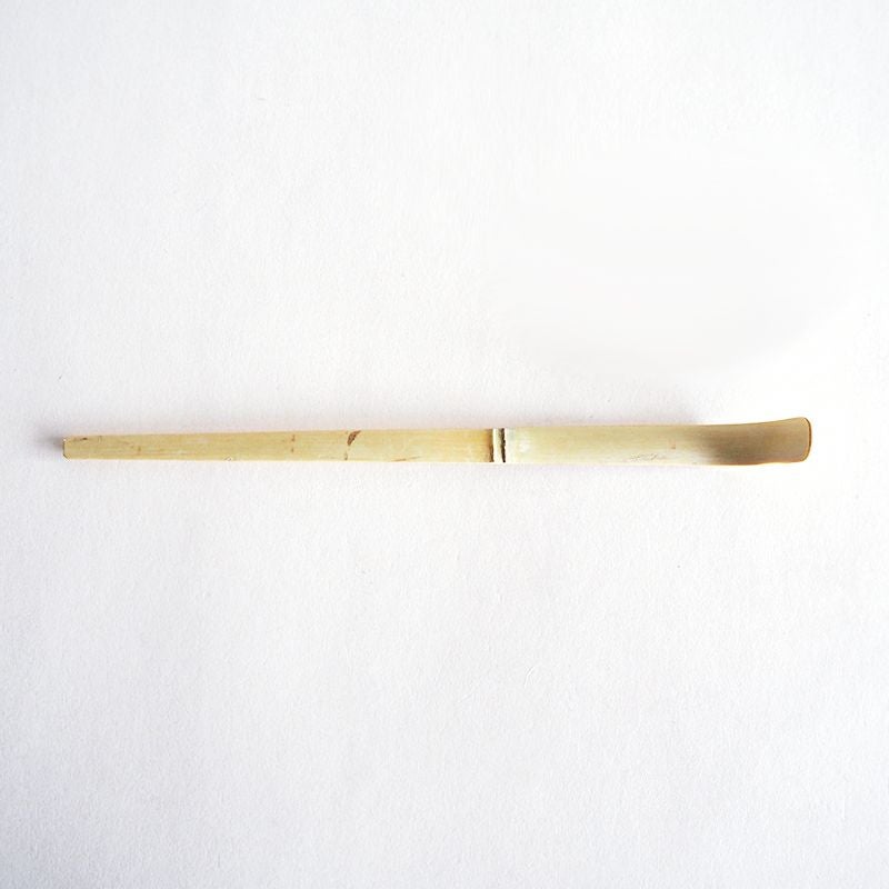 茶器から茶碗へ抹茶を移す道具