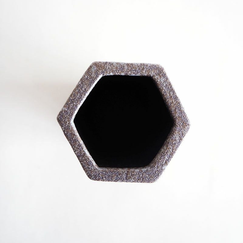 ざらついた質感が趣を感じさせます