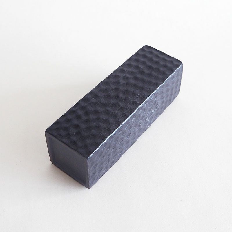 ざらついた質感が趣を感じさせます