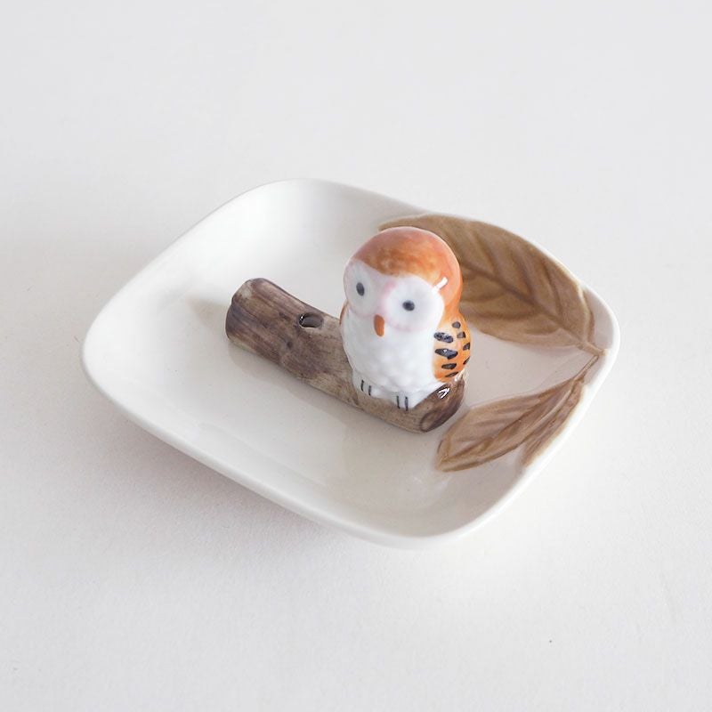 ふくろうの香立と陶器皿のセットです