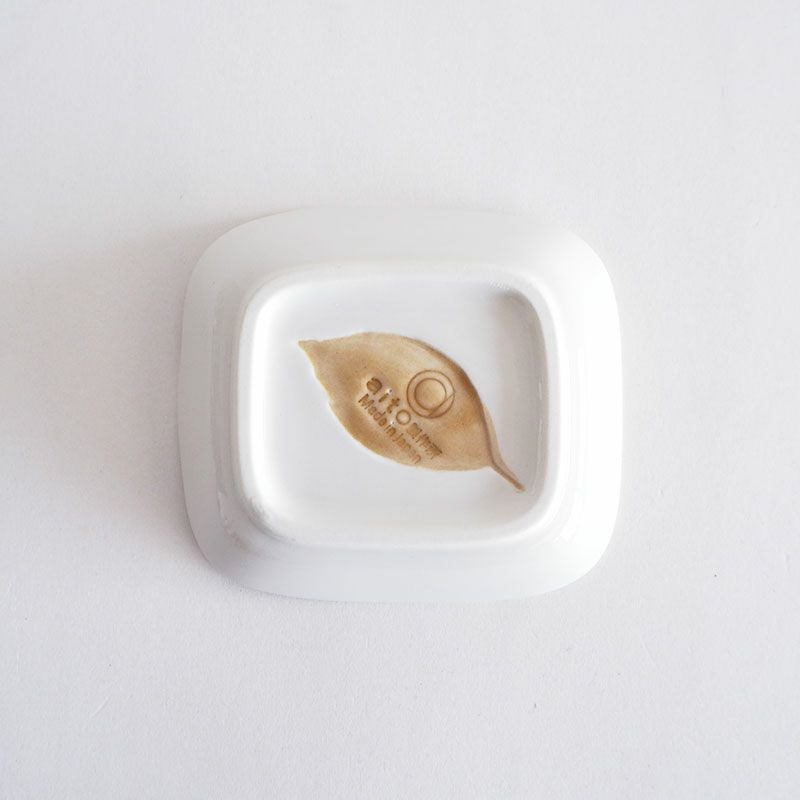 裏面にも葉っぱのデザインが入っています