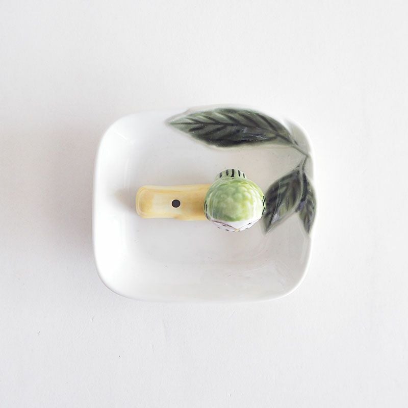 ふくろうの香立と陶器皿のセットです