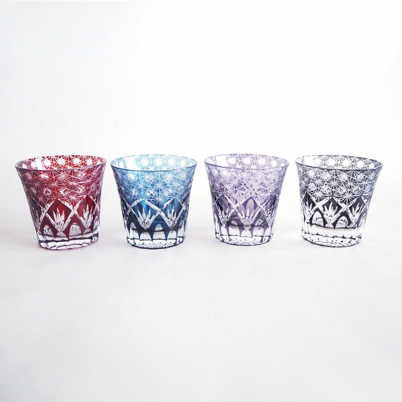 レッド、バイオレット、ブルー、ブラックの4色からお選びいただけます