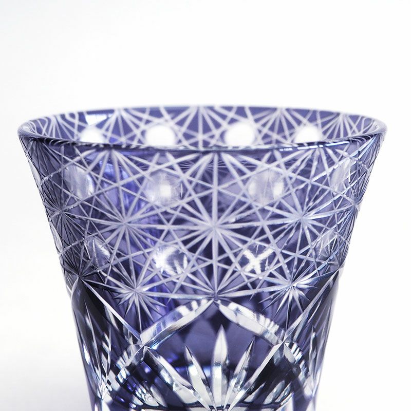 キリッとした佇まいでお酒が映えます