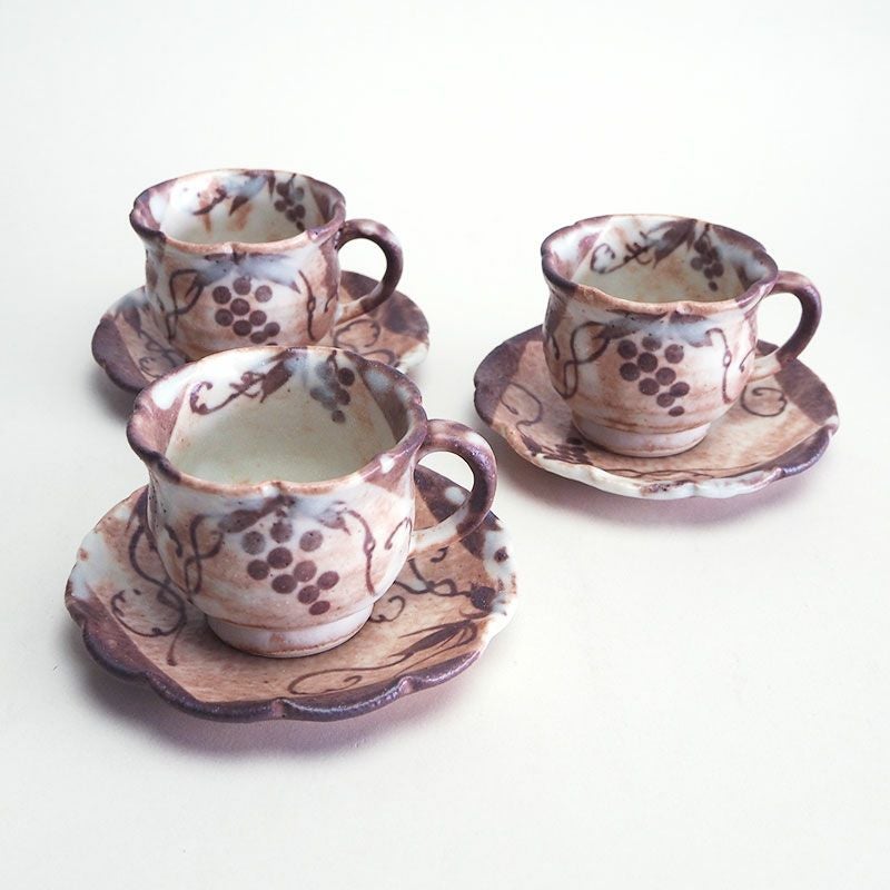 手造りのやさしさを感じられる珈琲碗皿です