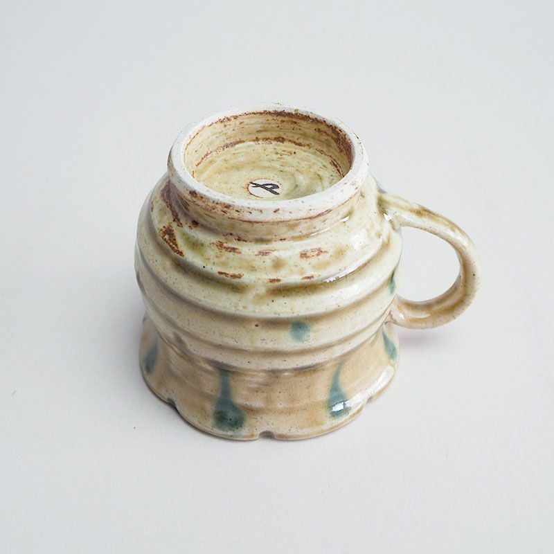 安定感のある形状です