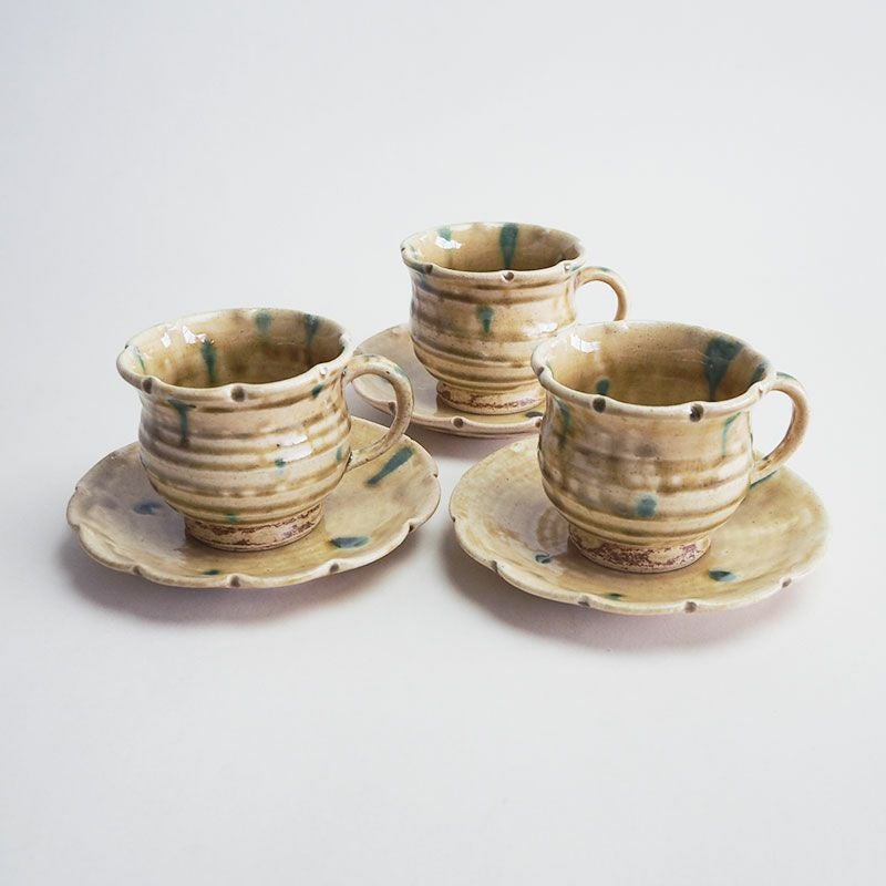 手造りのやさしさを感じられる珈琲碗皿です