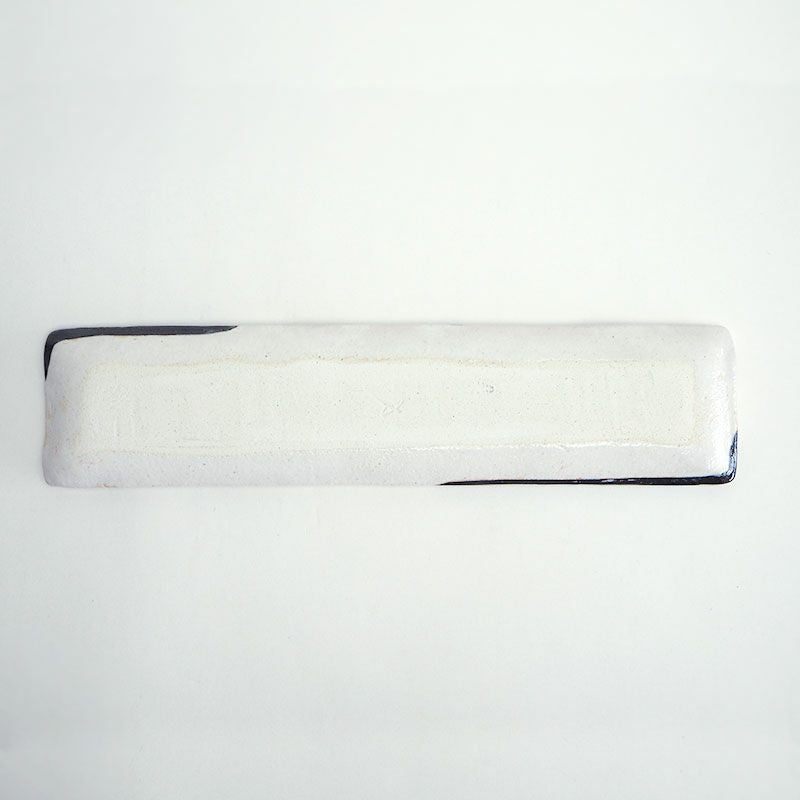 裏は素焼きになっています