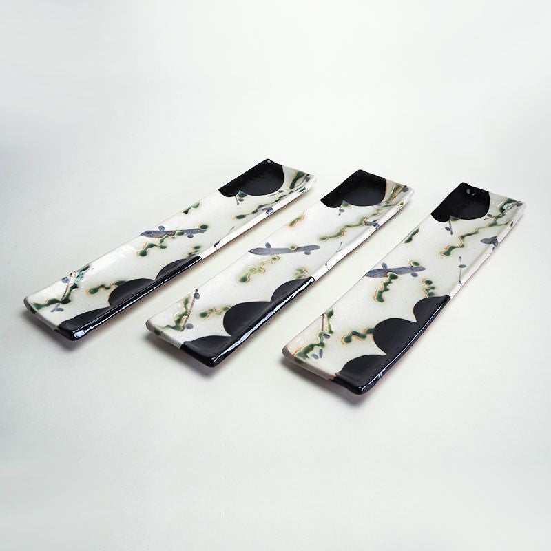 黒織部の世界観を楽しめる器です