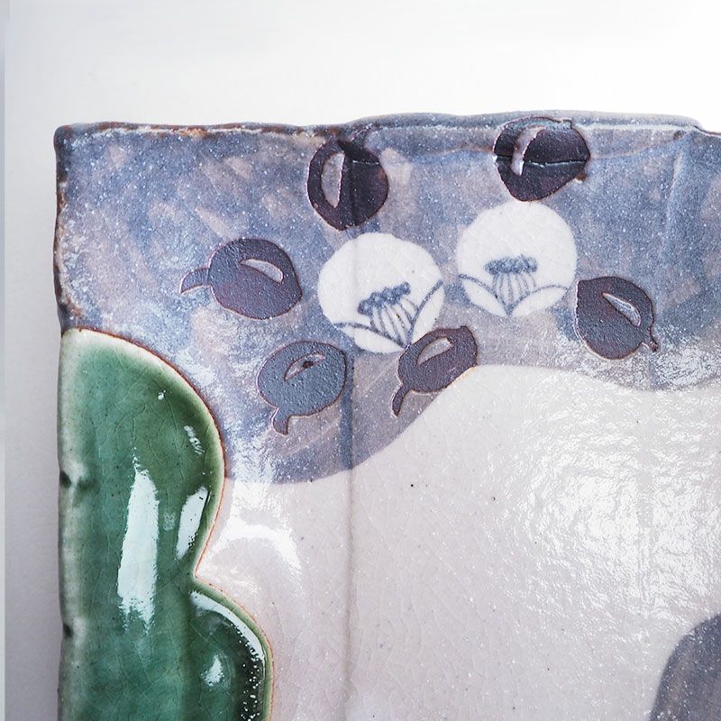 緑と鼠色が織り成す独特の風合いをお楽しみください