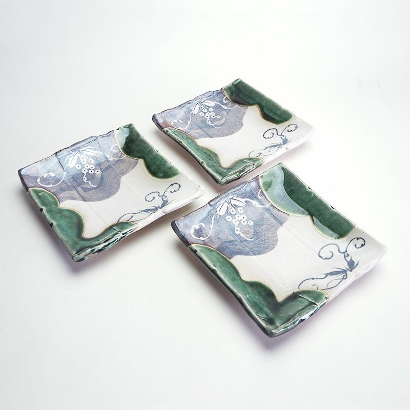 織部ぶどう文角皿 17cm|和食器通販|織部 Online Store【公式】 織部ぶどう文角皿 17cm|和食器通販|織部 Online Store【公式】