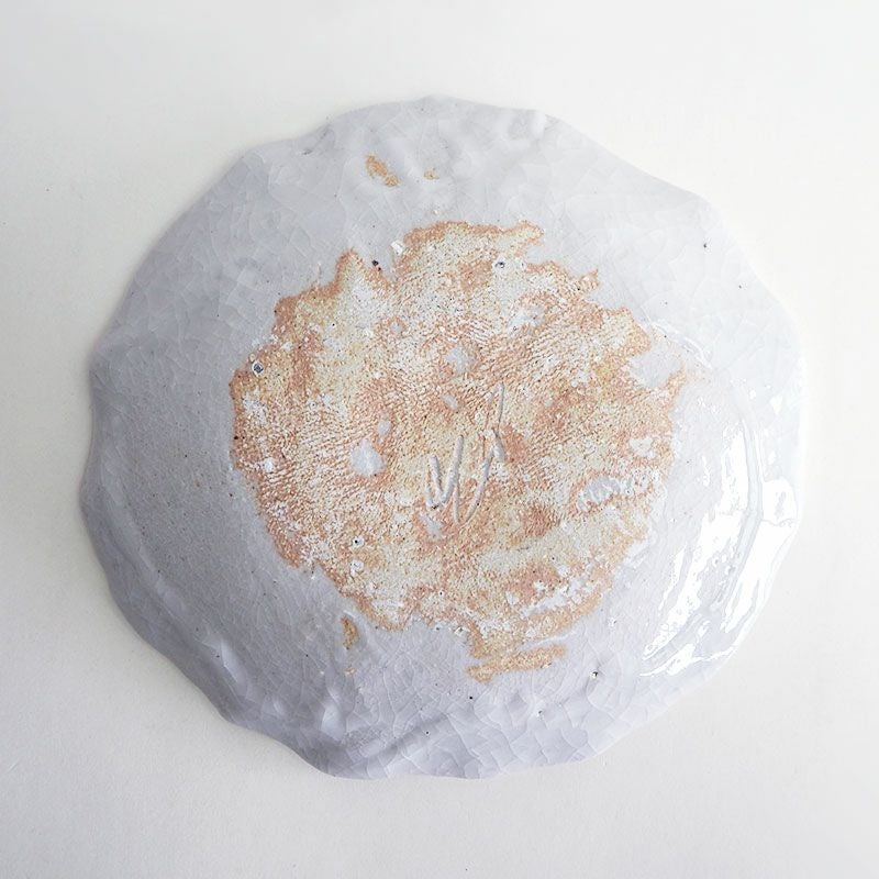 手造りのぬくもりを感じる形状です