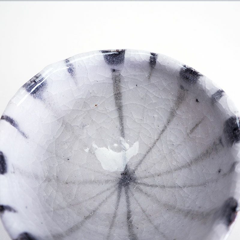 細かな貫入が入り使い込むほどに味わいが深まります