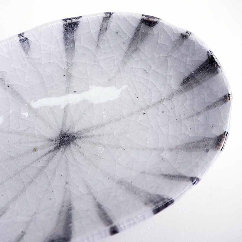 細かな貫入が入り使い込むほどに味わいが深まります