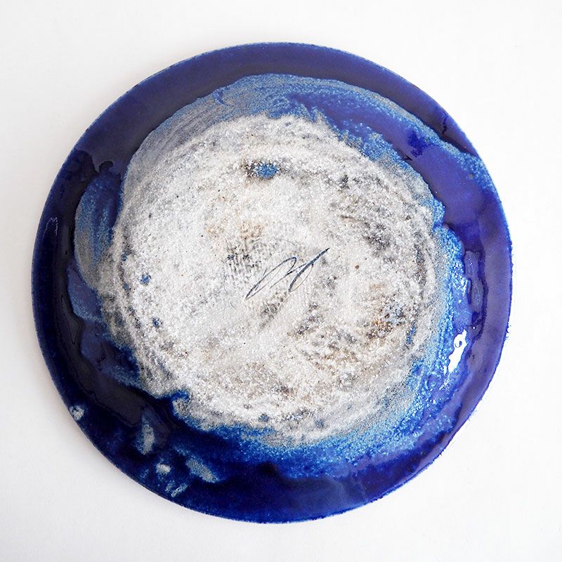 手造りのぬくもりを感じる形状です