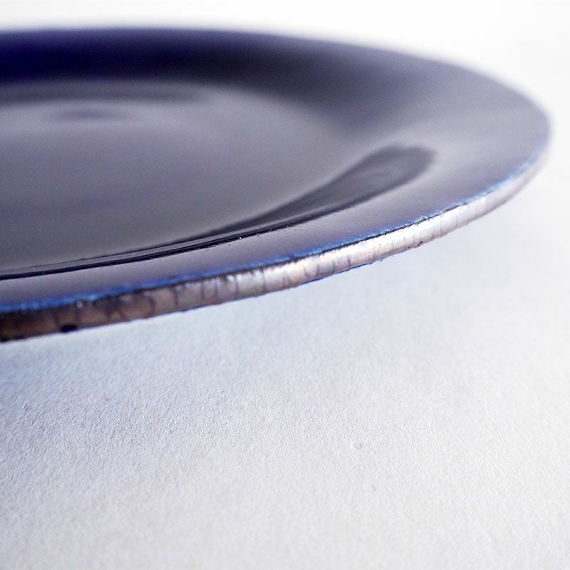 伝統的な手法をモダンな感覚で表現した器です