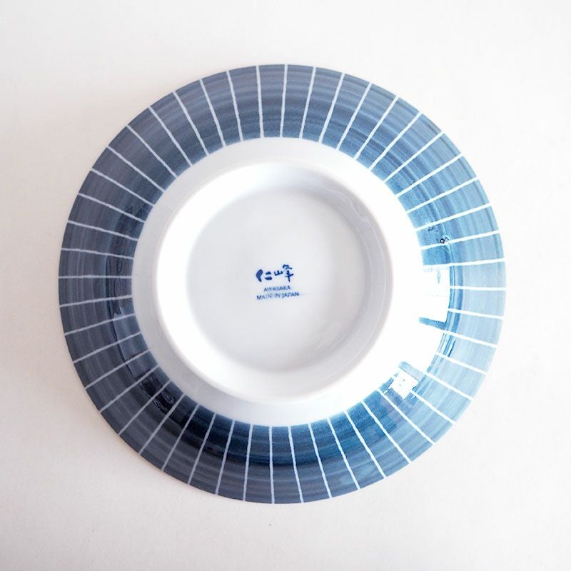 側面は藍色の十草柄が施されています