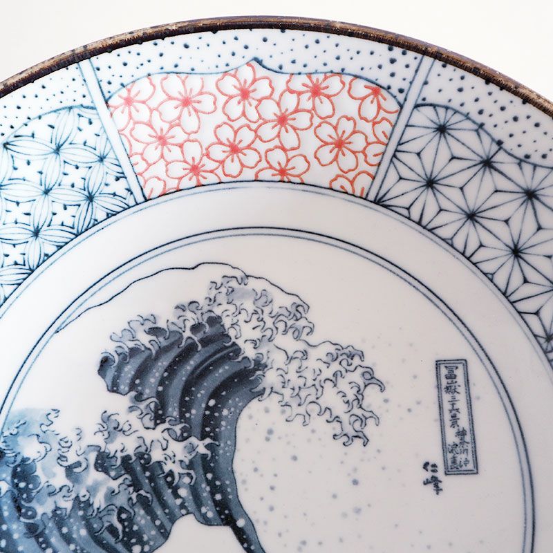 日本独特の風情を感じさせる器です