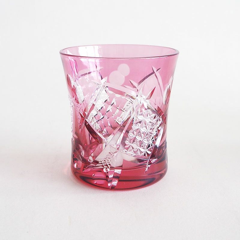 一つ一つ丁寧に手仕事で作られています