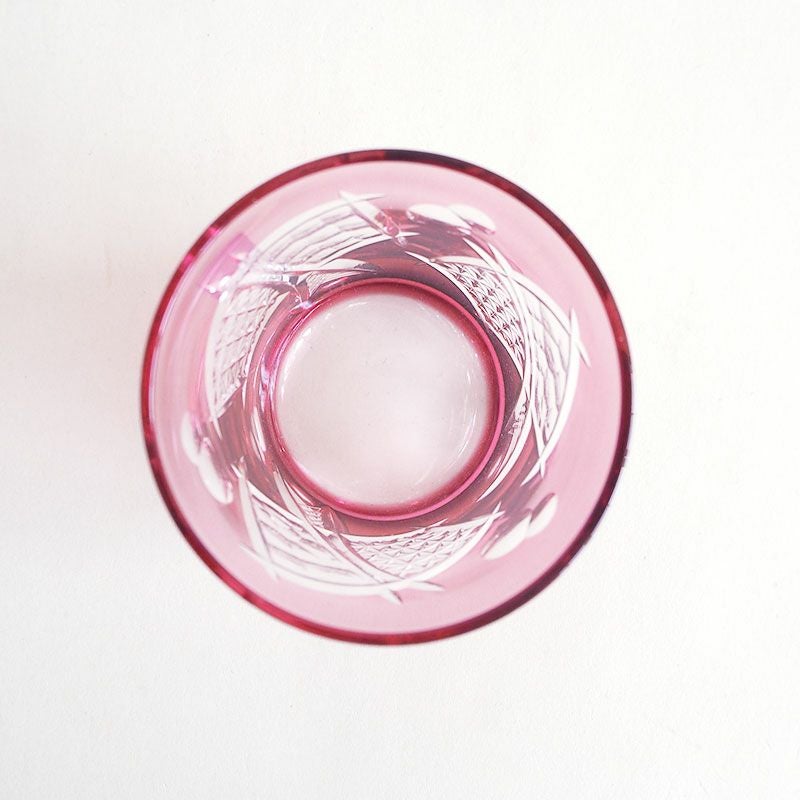 透明感と光沢性に優れた美しいグラスです