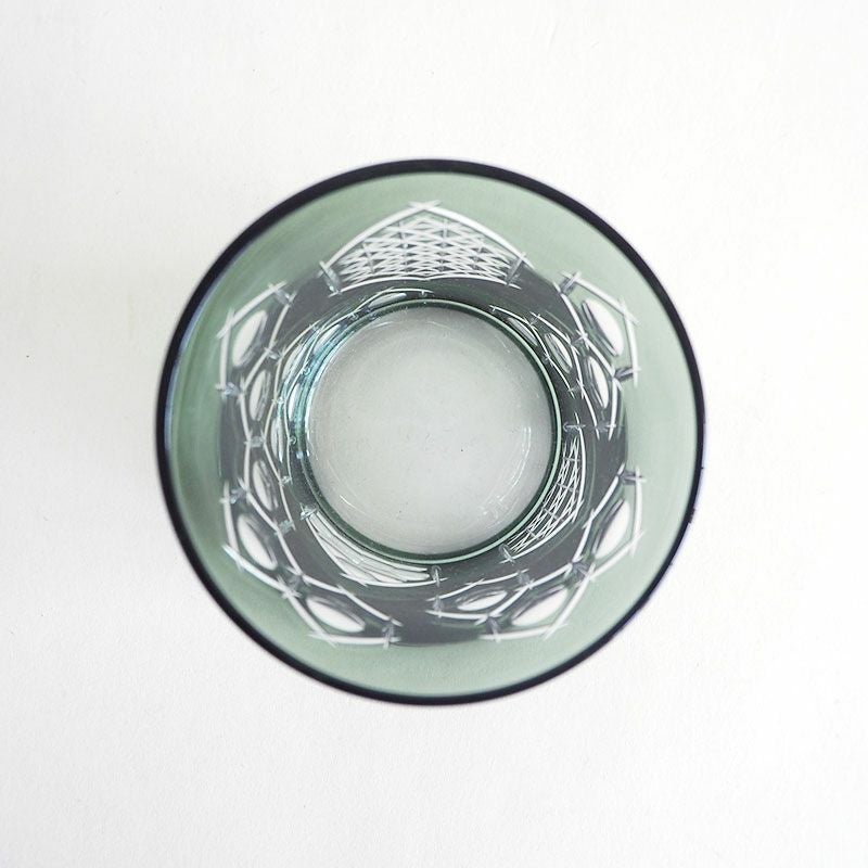 透明感と光沢性に優れた美しいグラスです