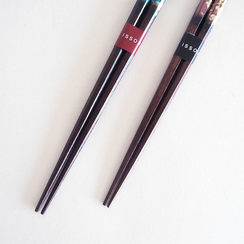 艶やかな金彩を施した箸です