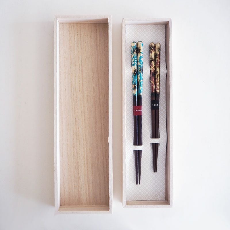 青と赤の金彩箸をペアセットにしました