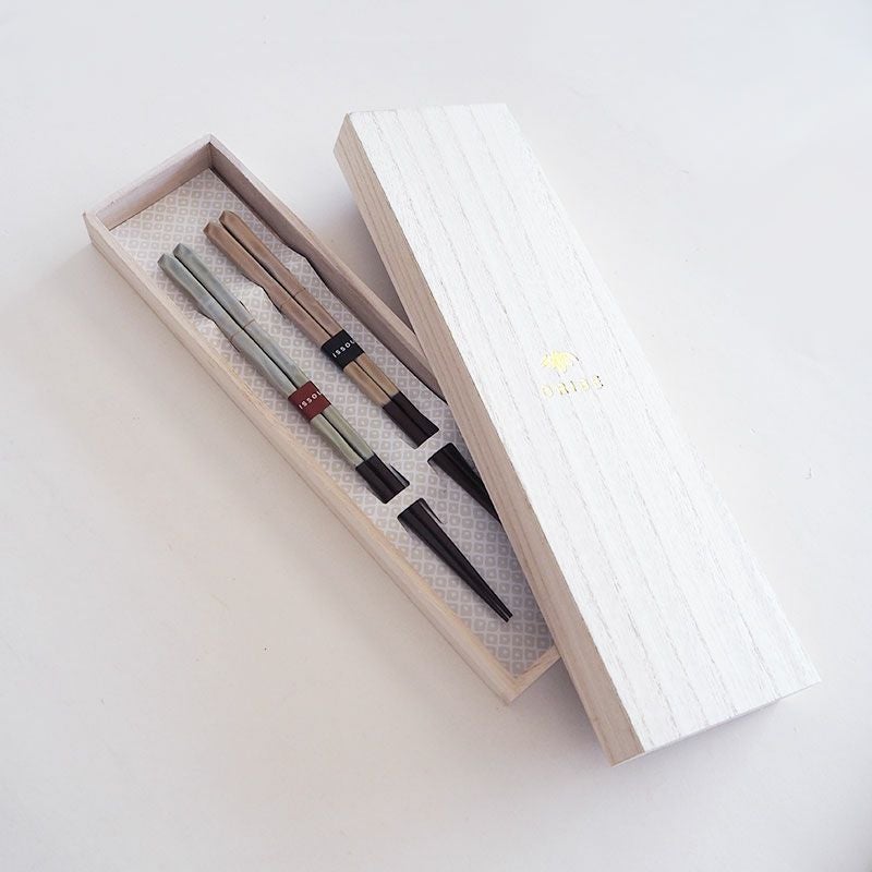 桐箱付きで贈り物におすすめの箸セットです