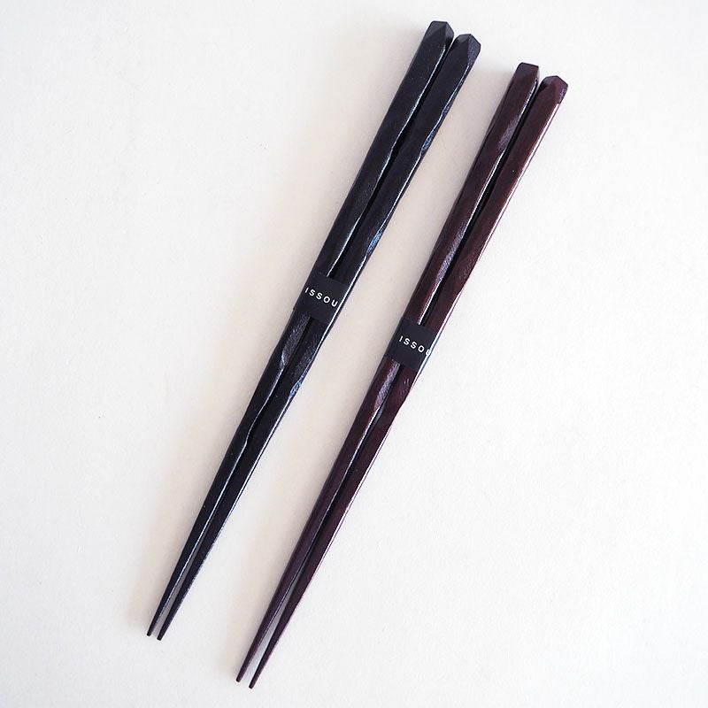 持ちやすく手に馴染む形状です