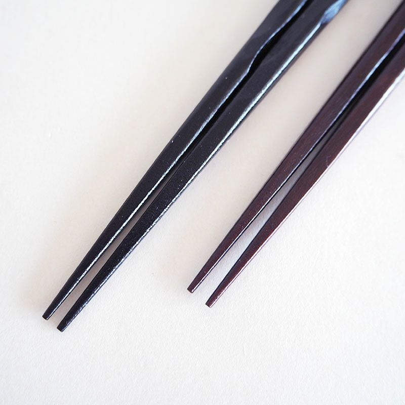 細く摘まみやすい箸先です