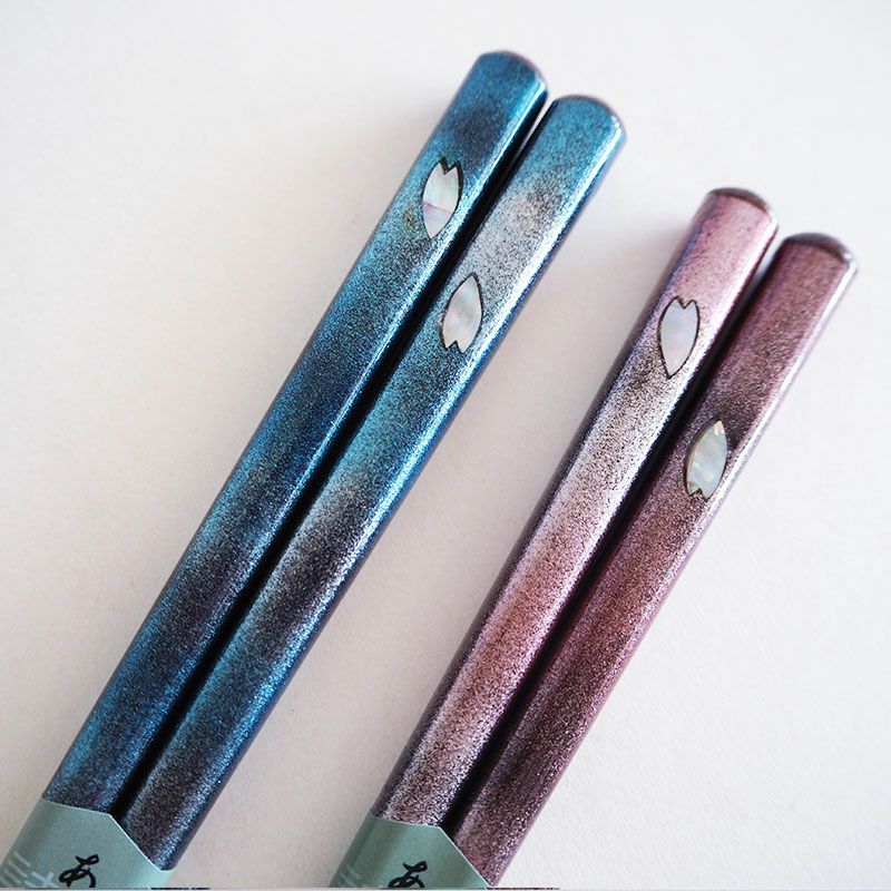 おぼろげに煌めく美しい装飾です