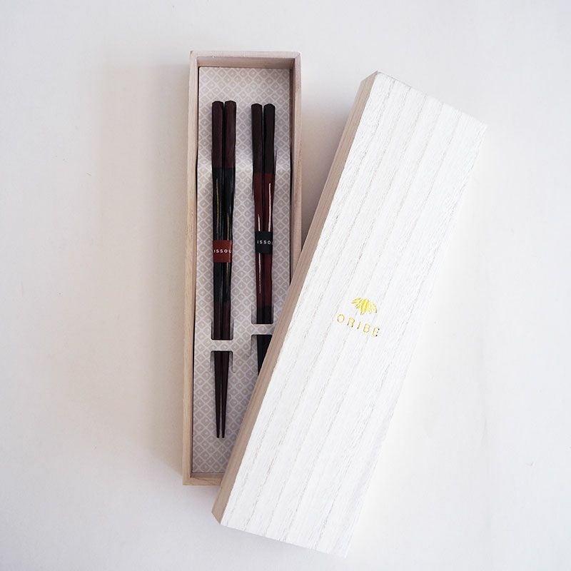 桐箱付きで贈り物に最適なセットです