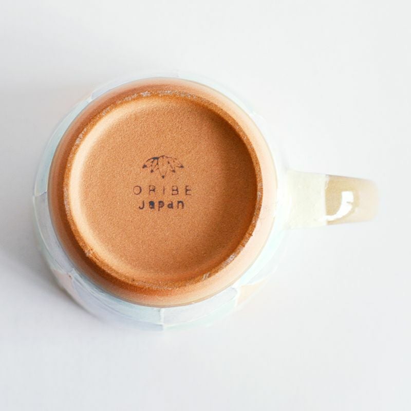 高台の素焼きがアクセントになっています