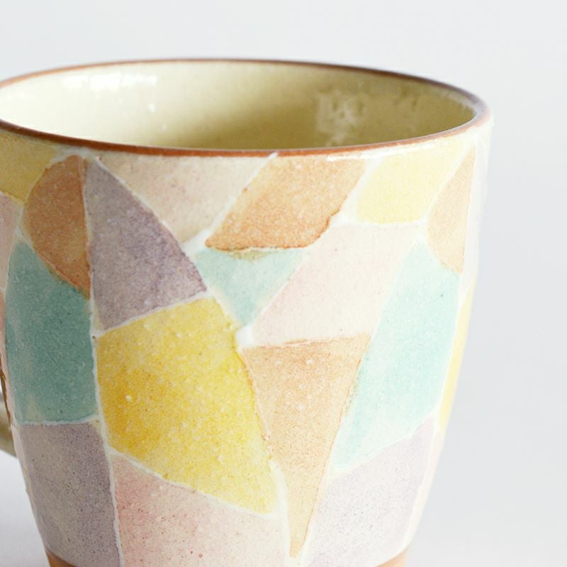 イッチンという技法で描かれた立体的な模様