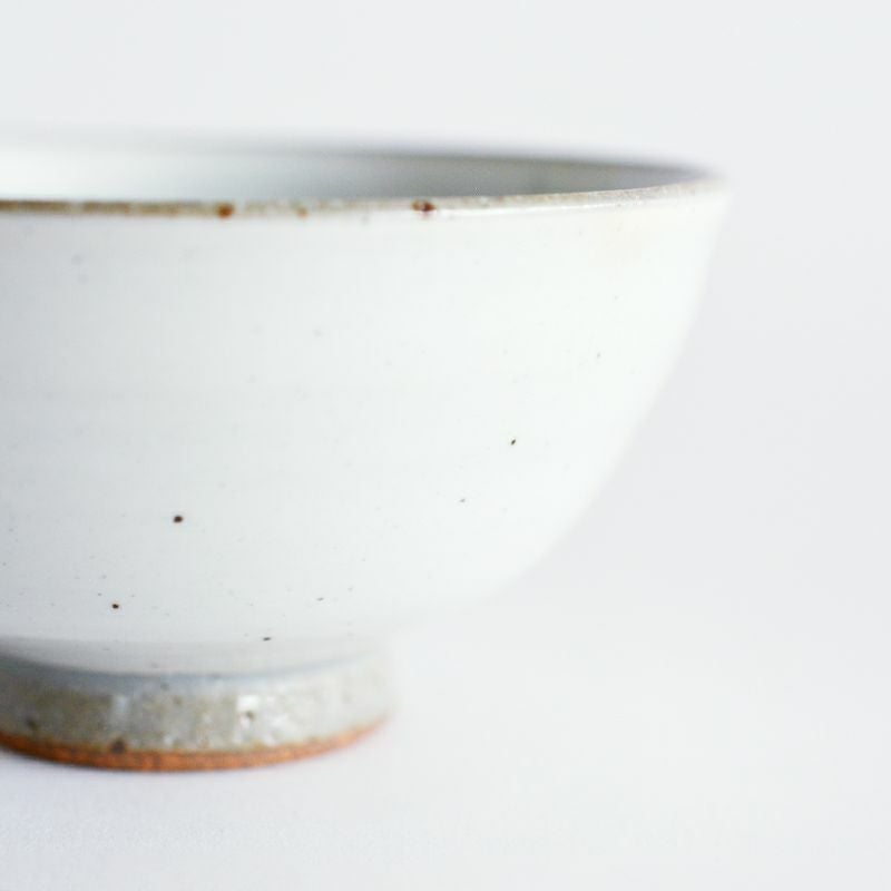 手に馴染シンプルな形状です