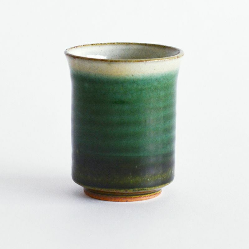 濃淡のある緑の釉薬が印象的