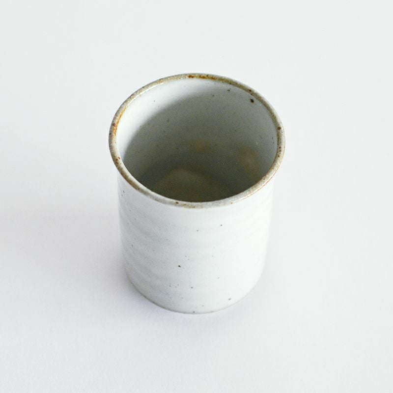 口縁のラインがアクセントになっています