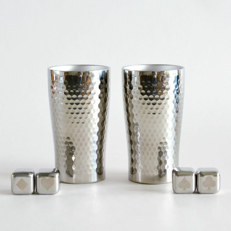 ステンレスサーモタンブラーは、真空二重構造でできています。