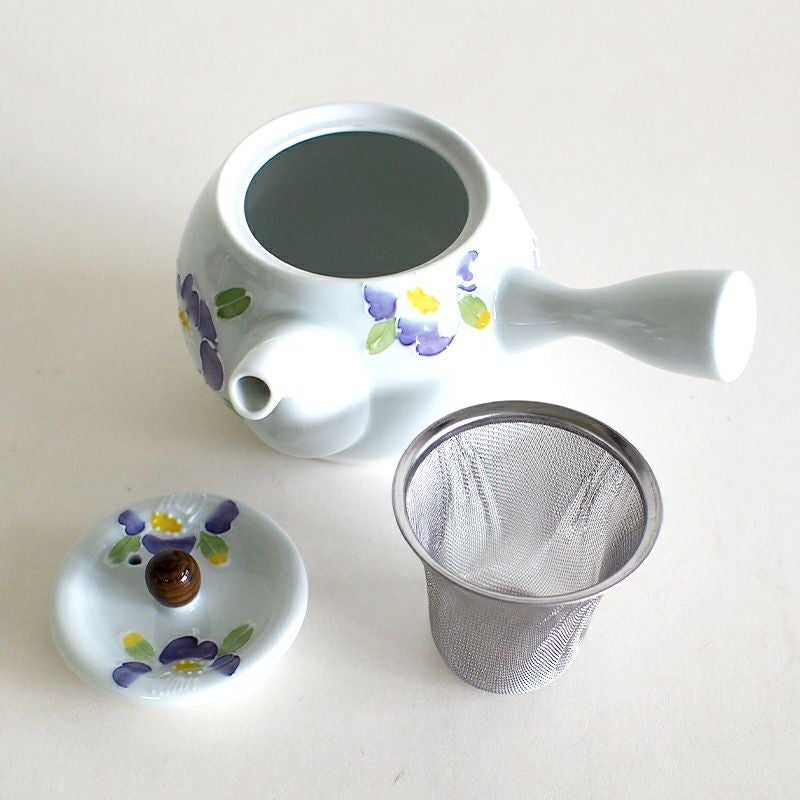 茶こしは取り外し可能で、お手入れしやすいです