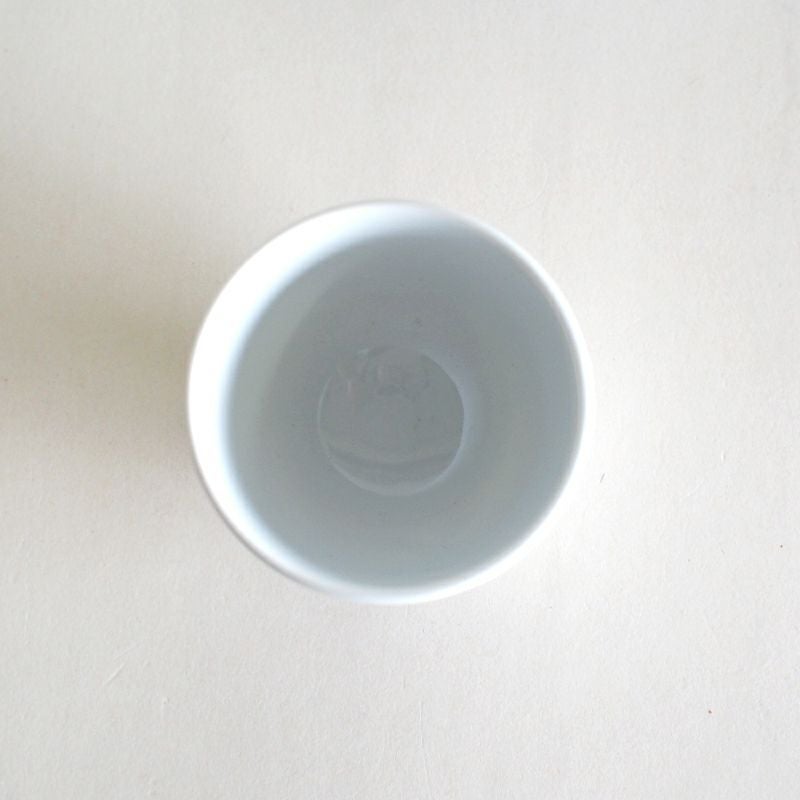 中は真っ白でお茶の色が楽しめます