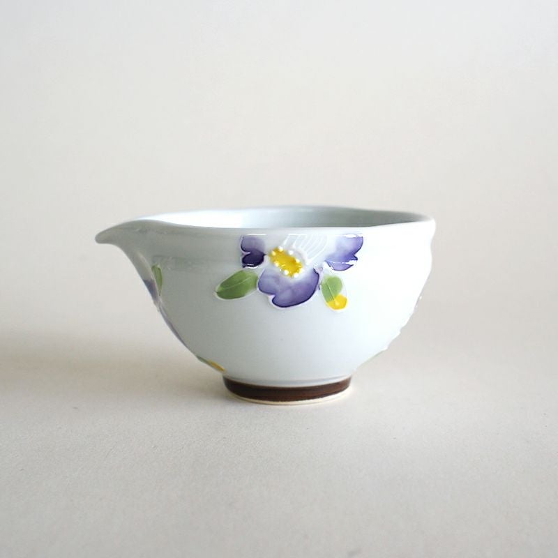 冷ましとはいったん沸騰させたお湯（100℃）を冷ますために使う道具です