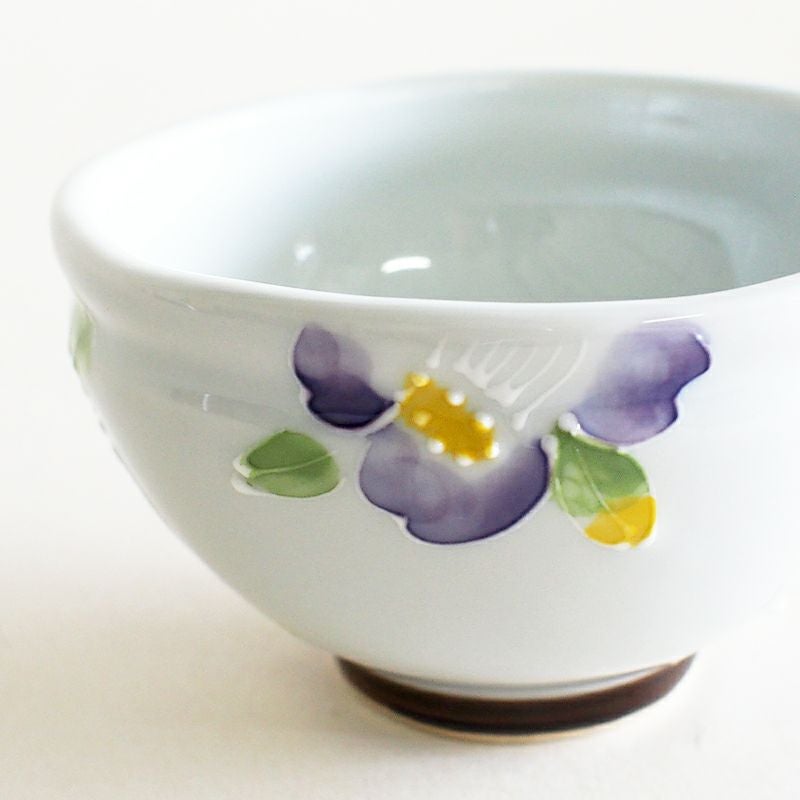 粘土を水でペースト状に溶いて袋に入れ、ケーキのデコレーションのように絞り出して描画する方法です