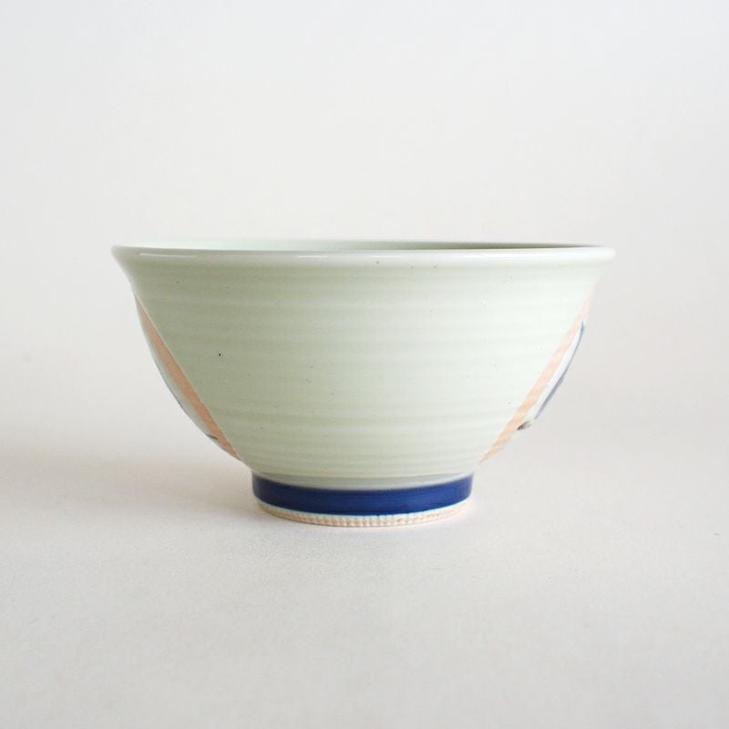 絵柄は対象に2つ入っていますこちらは横面です