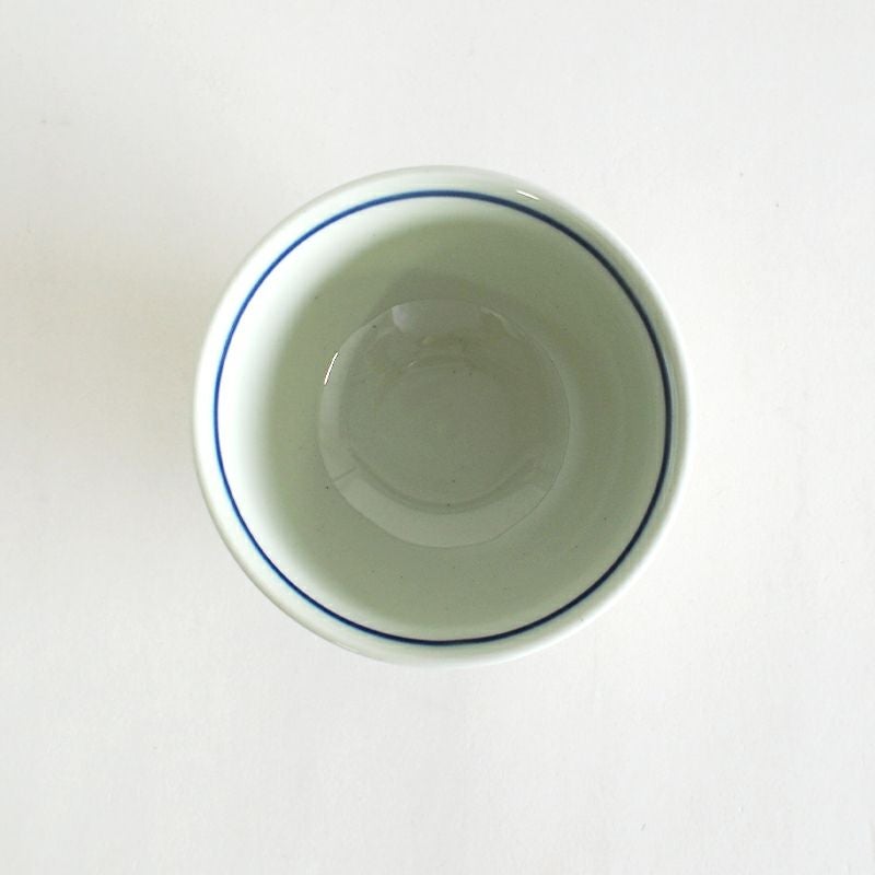 上から見ると青線がアクセントに入っています