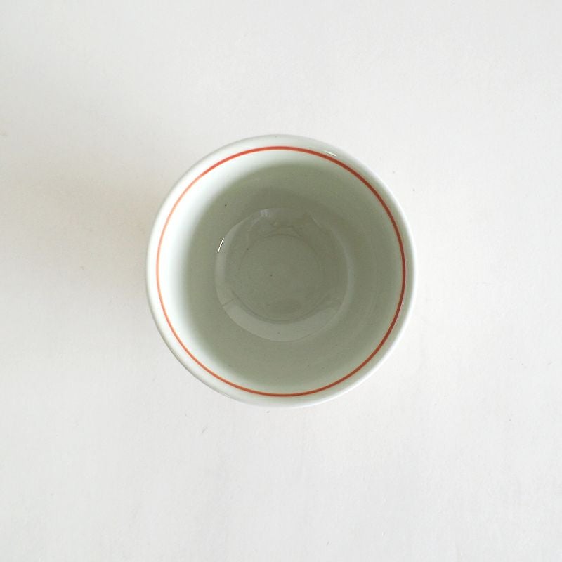 上から見ると赤線がアクセントに入っています